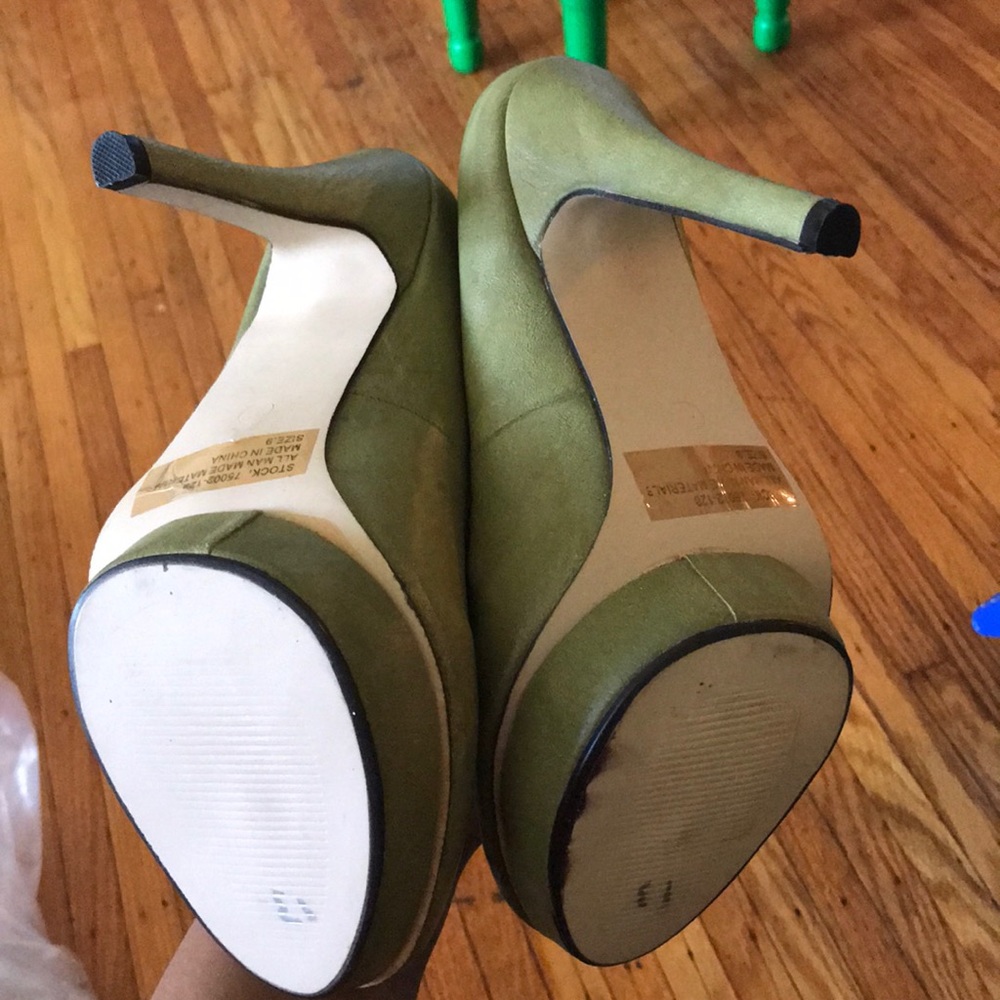 Shoes - Picture 2 of 5